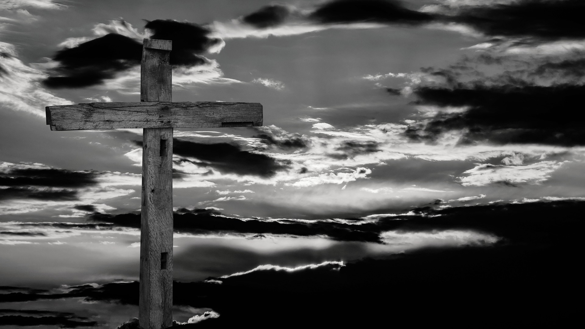 En el interior de un relicario medieval encuentran un supuesto fragmento de la Cruz de Cristo1920