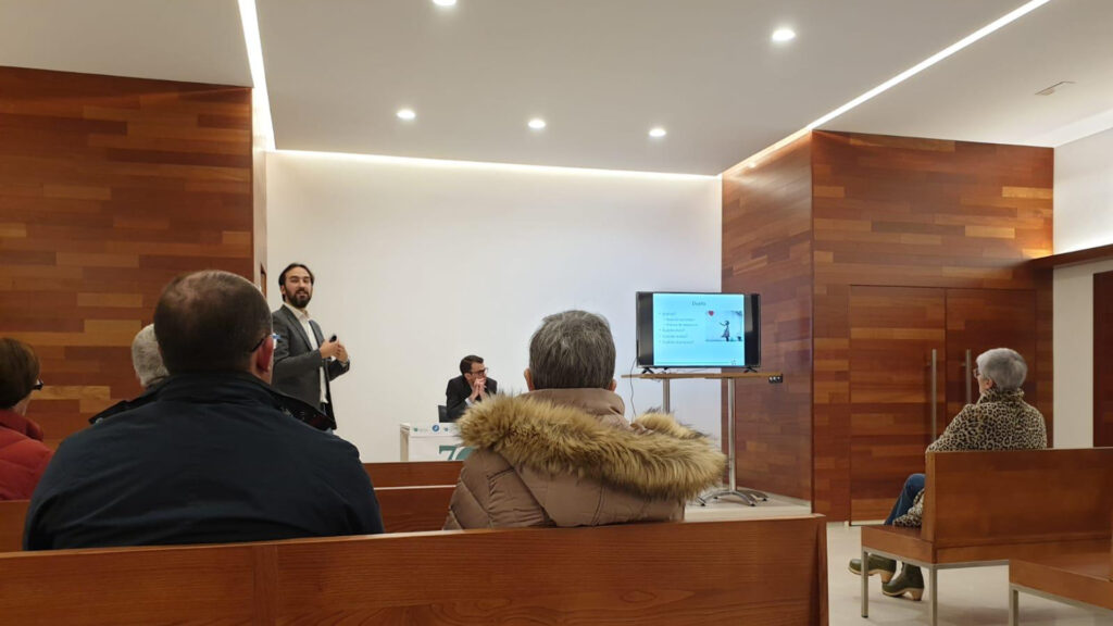 Gracias a los asistentes a la conferencia del forense Alberto Fernández1920