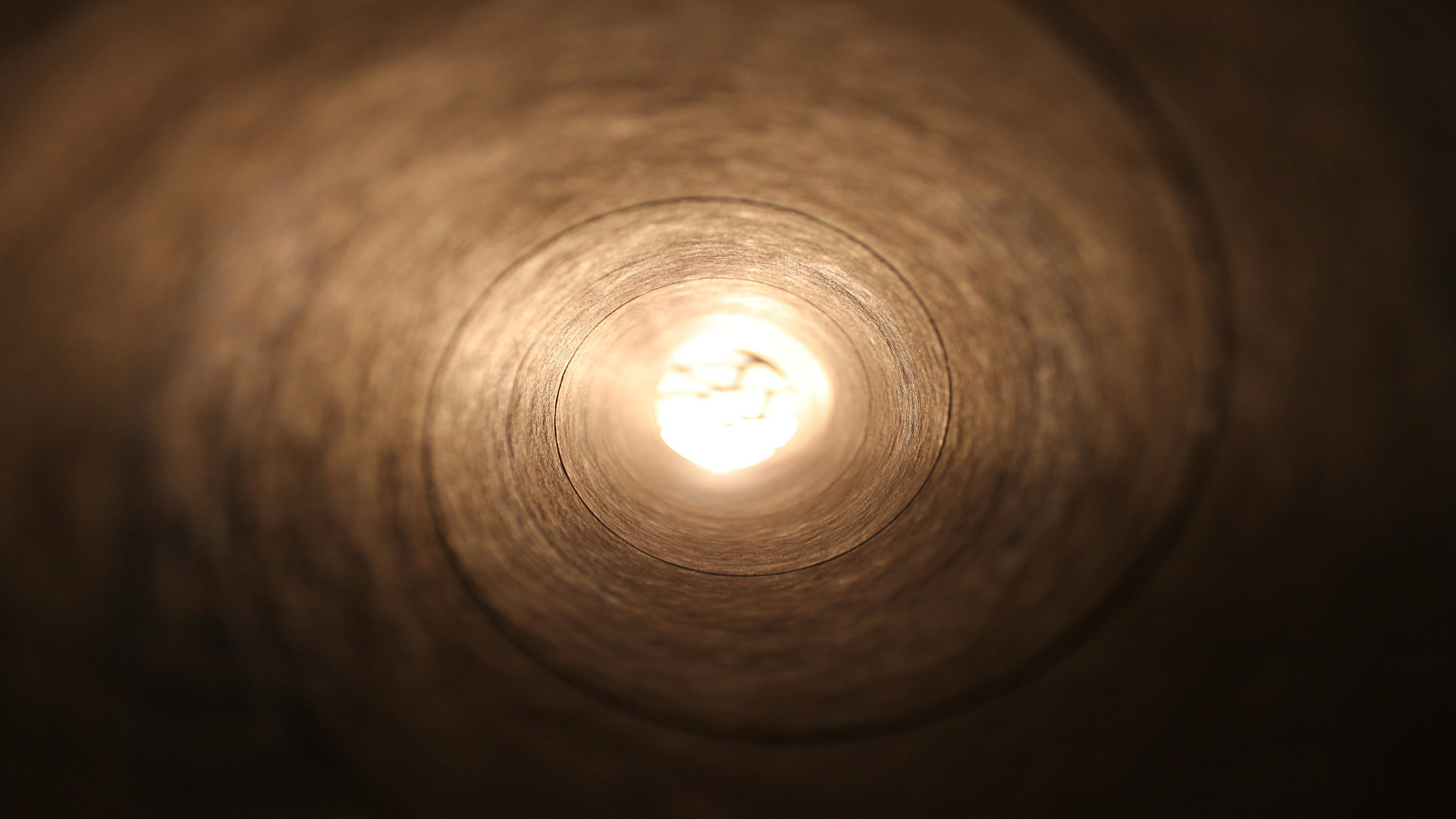 y-si-en-lugar-de-ver-la-luz-al-final-del-tunel-se-pudiera-ver-el-futuro-1920