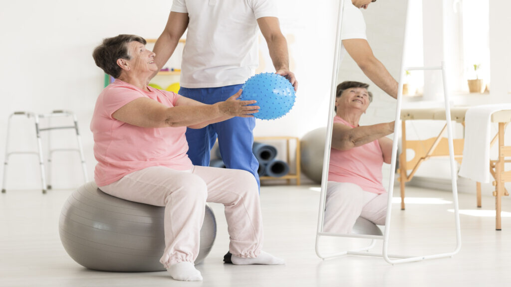 de-cada-3-mujeres-mayores-de-50-anhos-una-sufrira-una-fractura-por-osteoporosis-1920.jpg